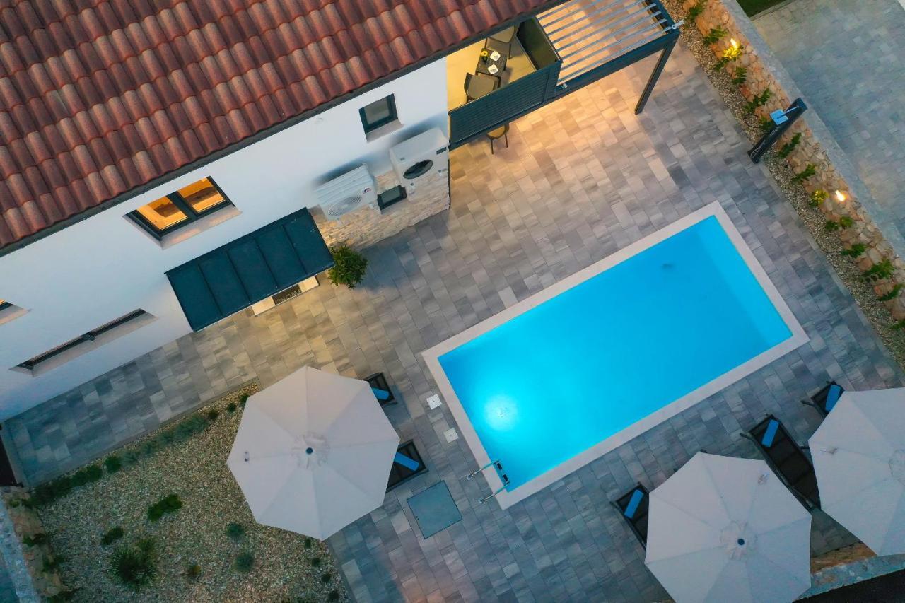 Villa Kaoru Brand New Villa With A Heated Swimming Pool Malinska Exterior photo