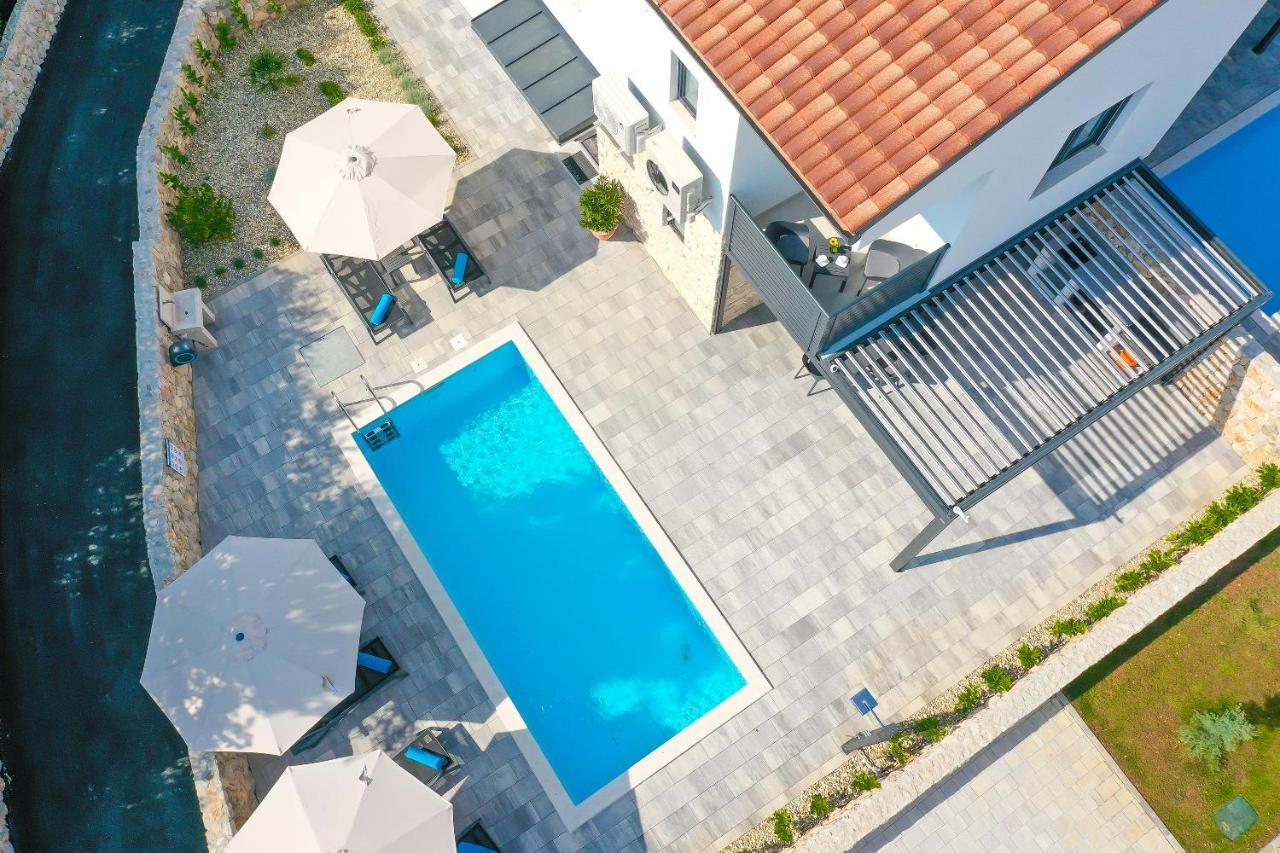 Villa Kaoru Brand New Villa With A Heated Swimming Pool Malinska Exterior photo