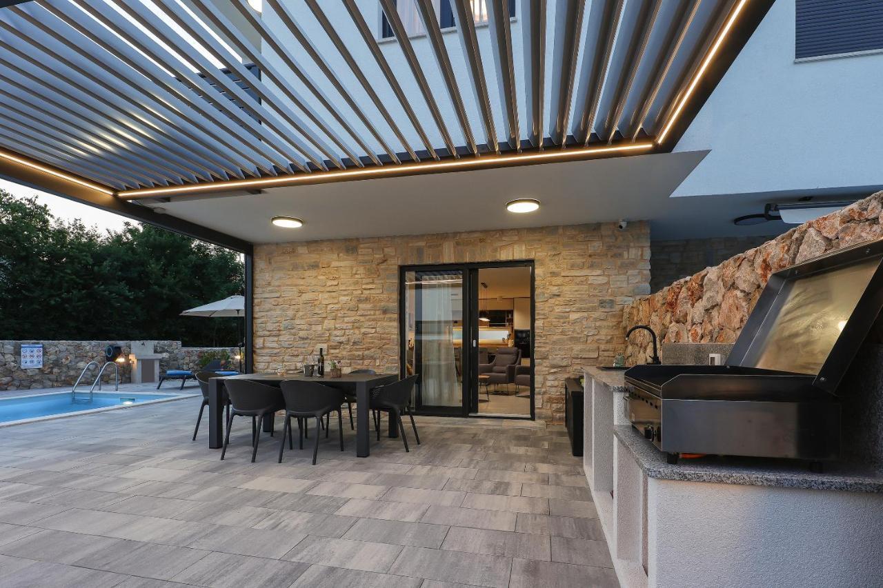 Villa Kaoru Brand New Villa With A Heated Swimming Pool Malinska Exterior photo